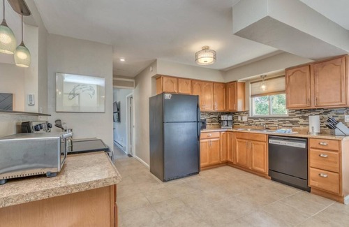 Fruita House | Backyard Oasis, Fire Pit & Fenced!