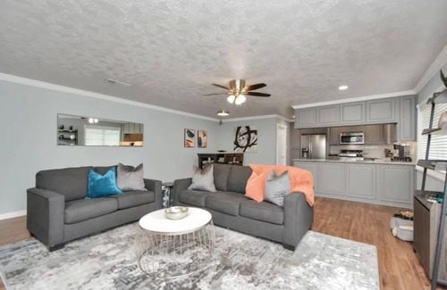 Friendswood House | Backyard Oasis - Large Pool & Grill - in the Heart of Friendswood!