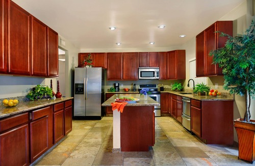 Brandywine Estates Villa | Backyard Playground! Golf Sport Court & Hot Tub!