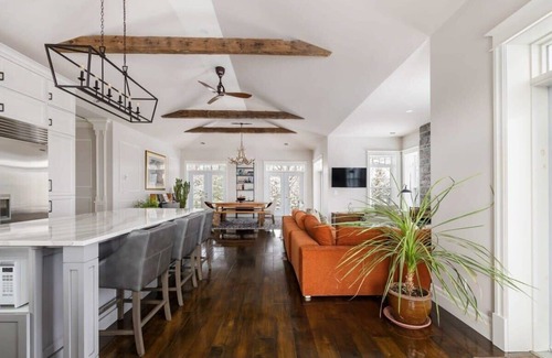 Frontenac House | Badger's Sett - Estate on point with hot tub