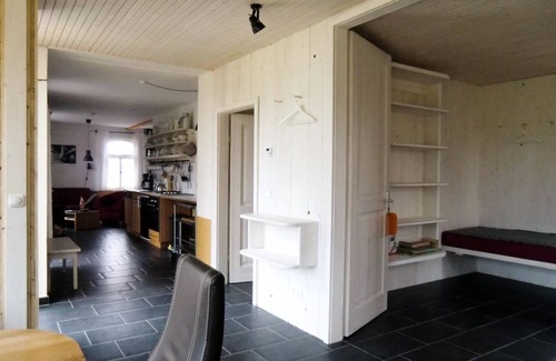 Tirpersdorf House | Bahnwärterhaus Droßdorf - vacation home, shower, WC, 3 bedrooms