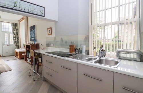 Ilkley Cottage | BAHT'AT COTTAGE, pet friendly in Burley In Wharfedale