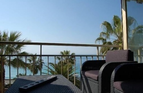 La Croix des Gardes Apartment | Baie De Cannes Superb Sea Front Apartment standing