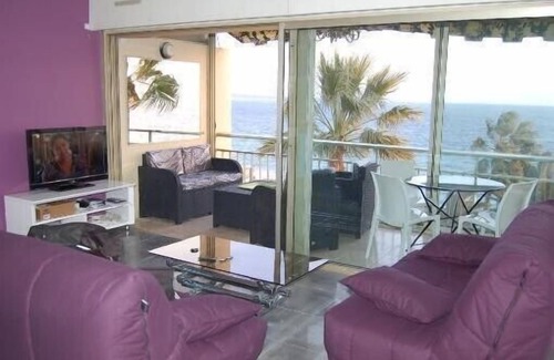 La Croix des Gardes Apartment | Baie De Cannes Superb Sea Front Apartment standing