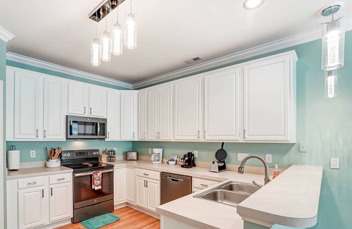 Cornelius House | Bailey's Corner in Cornelius - Walkable neighborhood to restaurants, shops & bars - Community Pool