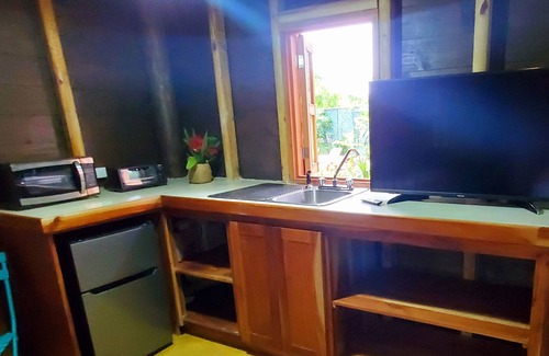 West End Cottage | Bak A Yaad Eye Catching Cottage