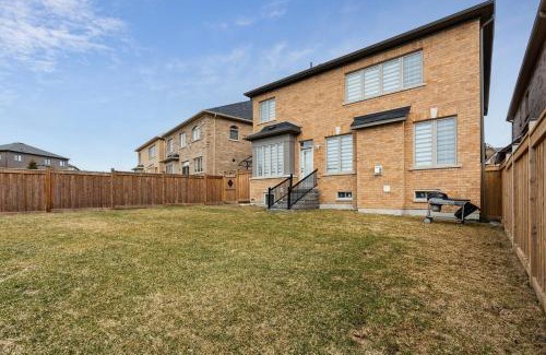 Whitchurch-Stouffville Apartment | Baker Hill Executive Suite 2 Br Basement Apartment with Full Kitchen and Bath