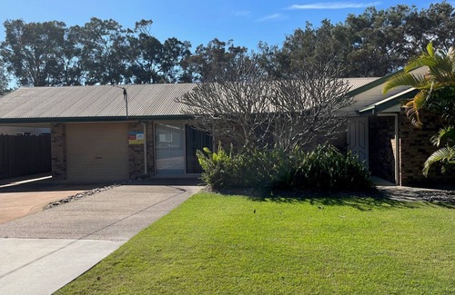 Rainbow Beach House | Baker - Rainbow Beach. Walk to Everything! Including the beach and main street.