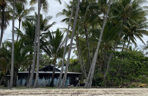 Newell House | Bala Beach House on ABSOLUTE Beachfront