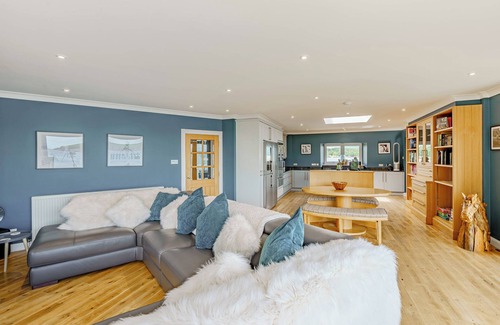 Sandyhills Cottage | BALCARY TOWER, pet friendly, luxury holiday cottage in Palnackie