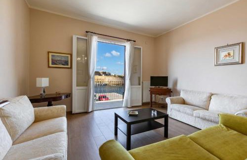 Gallipoli Apartment | Balconcino sul Rivellino by BarbarHouse