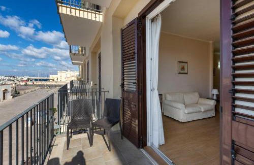 Gallipoli Apartment | Balconcino sul Rivellino by BarbarHouse