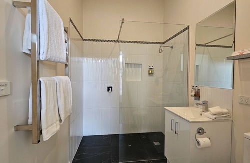 Daylesford Hotel | Balconies Lakeside