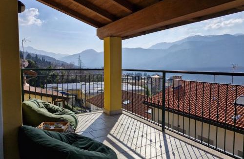 Lierna Apartment | Balcony Lake View Apartment