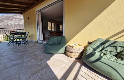 Lierna Apartment | Balcony Lake View Apartment