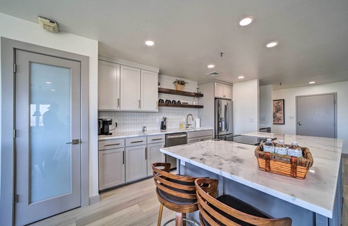 Afton Condo | Balcony & Lake View: Modern Condo in Monkey Island