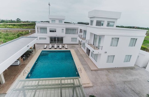 Cojimies Apartment | Balcony Room w/outdoor pool and shared kitchenn