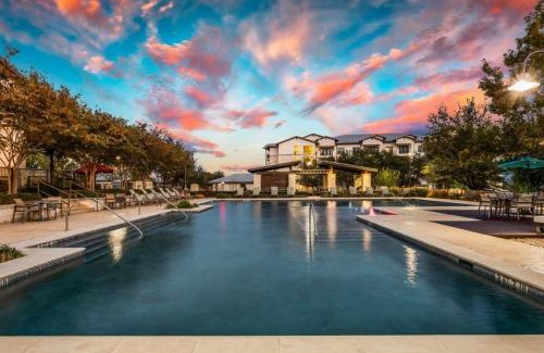Austin Apartment | Balcony with Hills View,Pool, Free Parking and Gym
