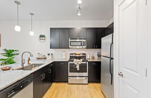 Austin Apartment | Balcony with Hills View,Pool, Free Parking and Gym