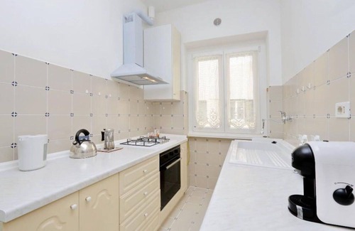 Gianicolense Apartment | Balestra, Bright 2 Br Apartment By Halldis