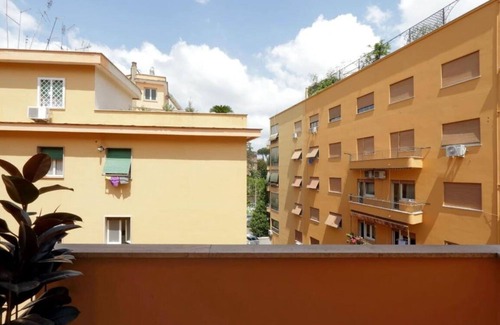 Gianicolense Apartment | Balestra, Bright 2 Br Apartment By Halldis