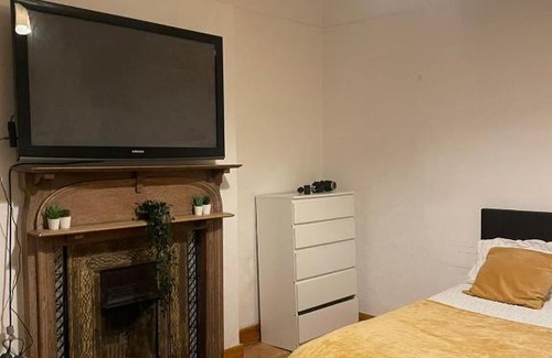 Balham House | Balham, South London Spacious Guest House 1, 6 rooms available