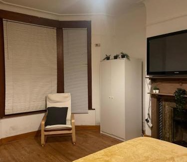 Balham House | Balham, South London Spacious Guest House 1, 6 rooms available