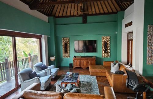 Kosmos House | Bali at Scenic Haven Lodge in Hartbeespoort