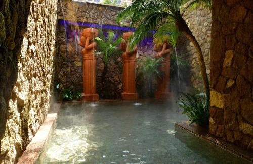 Yumoto Hotel | Balinese onsen ryokan Hakone Airu