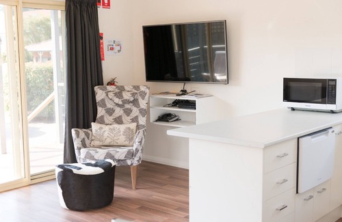 Warrenheip Hotel | Ballarat Colonial Motor Inn & Apartments