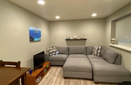 West Woodland Apartment | Ballard 1 bedroom condo with in-unit laundry