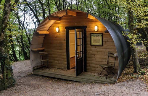 Barranisky Cottage | BALLYBEG POD 2, romantic, with hot tub in Tinahely, County Wicklow