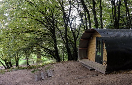 Barranisky Cottage | BALLYBEG POD 2, romantic, with hot tub in Tinahely, County Wicklow