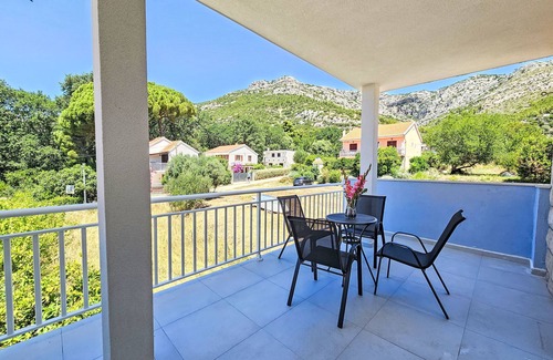 Cove Tri Zala (Zrnovo) Apartment | Balota - Moreška by Interhome