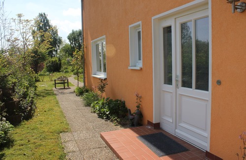 Sierksdorf Apartment | Baltic Sea flair - large, idyllic apartment near the beach with garden