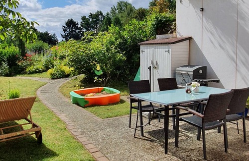 Sierksdorf Apartment | Baltic Sea flair - large, idyllic apartment near the beach with garden