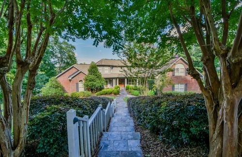 Tuscaloosa House | Bama Lakeside Retreat-Pools, Lake, Child & adult fun! Special Summer Rates!