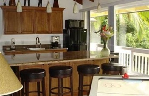 Pauwela Bed & Breakfast | Bamboo Valley Inn