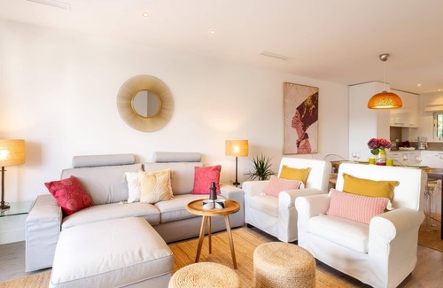 Puerto Banus Apartment | Banús, Villa Marina, Beachfront Complex!