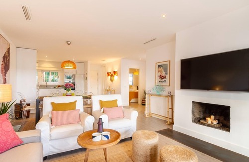 Puerto Banus Apartment | Banús, Villa Marina, Beachfront Complex!