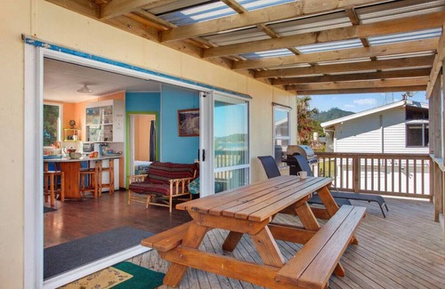 Waihau Bay House | Banana Bach- Whole House- 6 guests- One price!