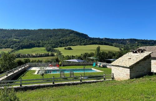 Banassac House | Banassac Canilhac Gite pour 4 personnes avec piscine partagée et vue panoramique en Lozère