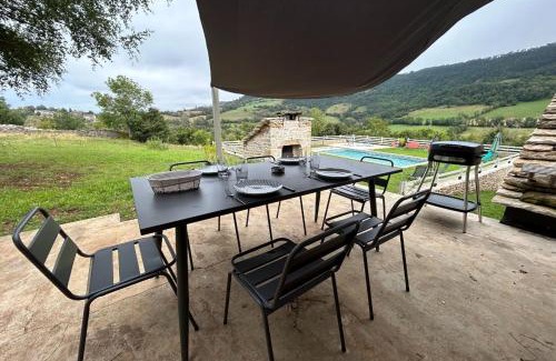 Banassac House | Banassac Canilhac Gite pour 4 personnes avec piscine partagée et vue panoramique en Lozère