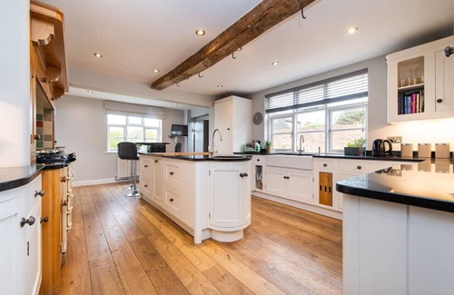 Shobdon House | Bank Farm House - Stunning House & Gardens
