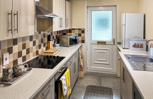 Bingley Cottage | Bank Top Cottage - UK49215