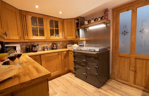 Alstonfield House | Bankside Cottage - Peak District Walking Break - Cosy cottage/Pet-Friendly!