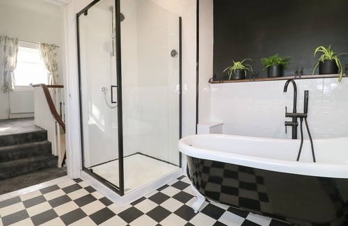 Stathern House | BANKSIDE HOUSE, pet friendly, luxury holiday cottage in Stathern