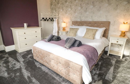 Stathern House | BANKSIDE HOUSE, pet friendly, luxury holiday cottage in Stathern