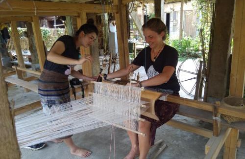Nam Bak House | Banlue handicraf center and home stay