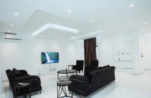 Prampram House | Banner Vacation Home & Swimming Pool